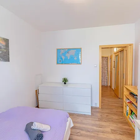 A Private In A Shared Flat - Soukromy Ve Sdilenem Byte *